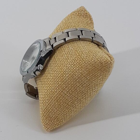 Women's Unbranded Wristwatch Silver Tone Analog Bracelet Style Band Career - Picture 6 of 12